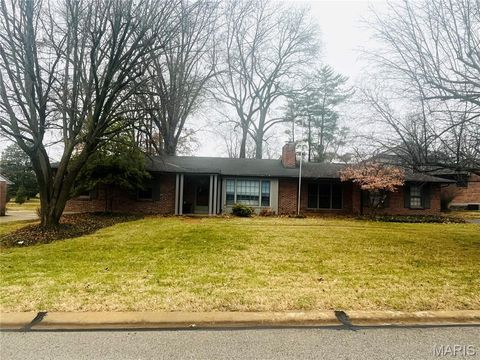 1319 Kendon Drive Des Peres MO 63131