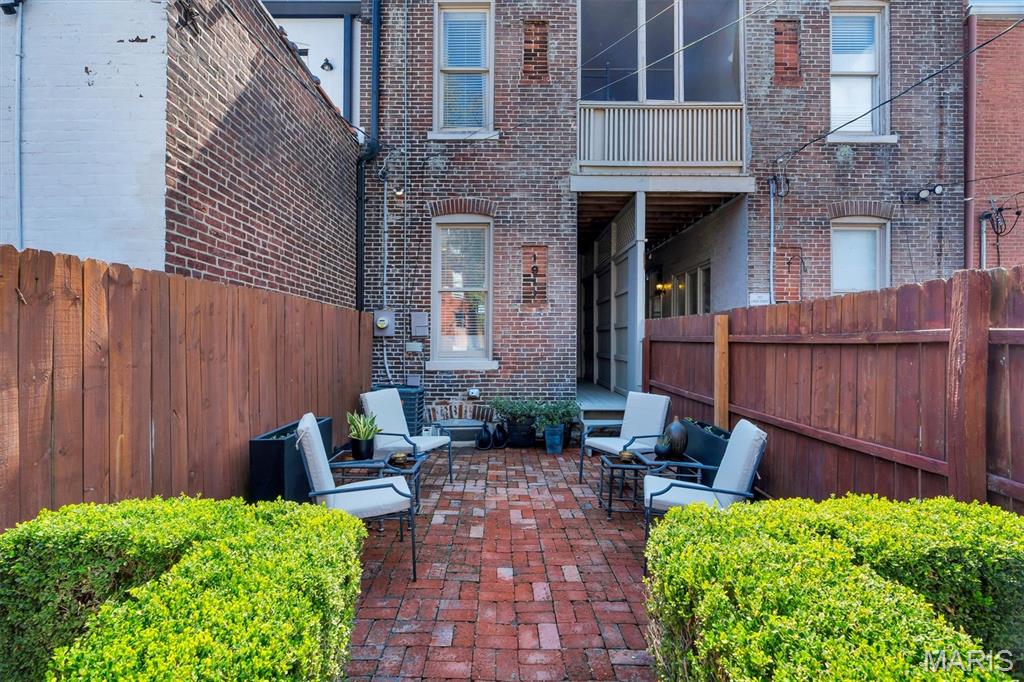 Laclede S Lynch St - Residential