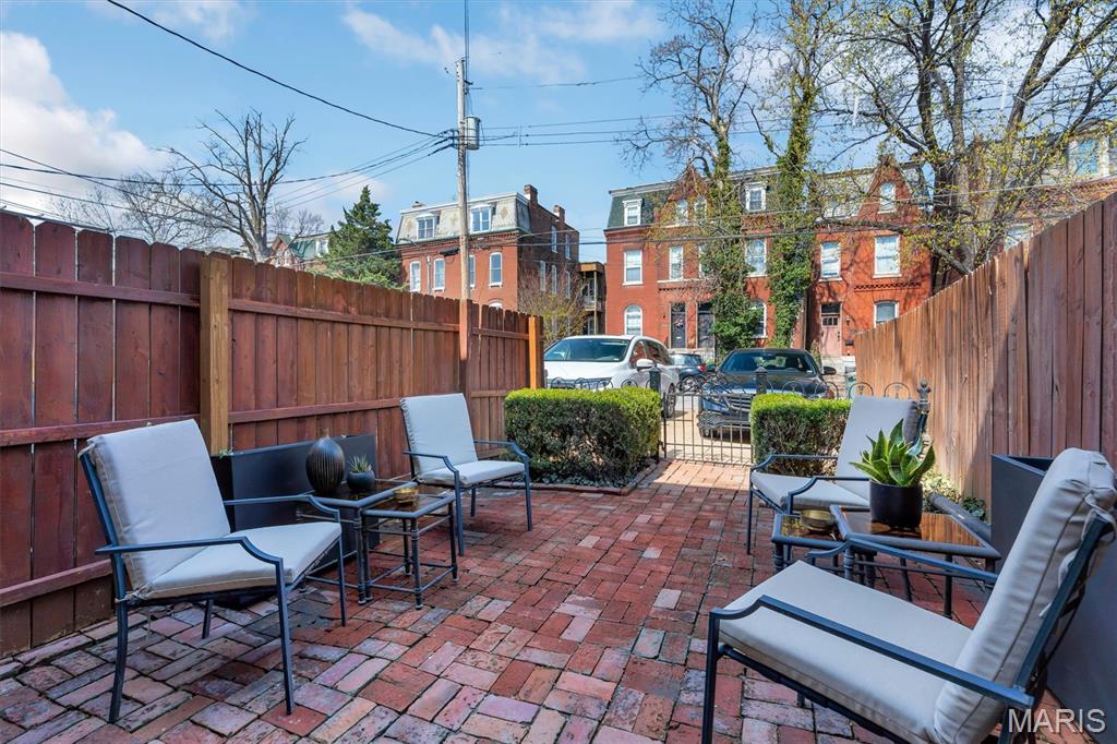 Laclede S Lynch St - Residential