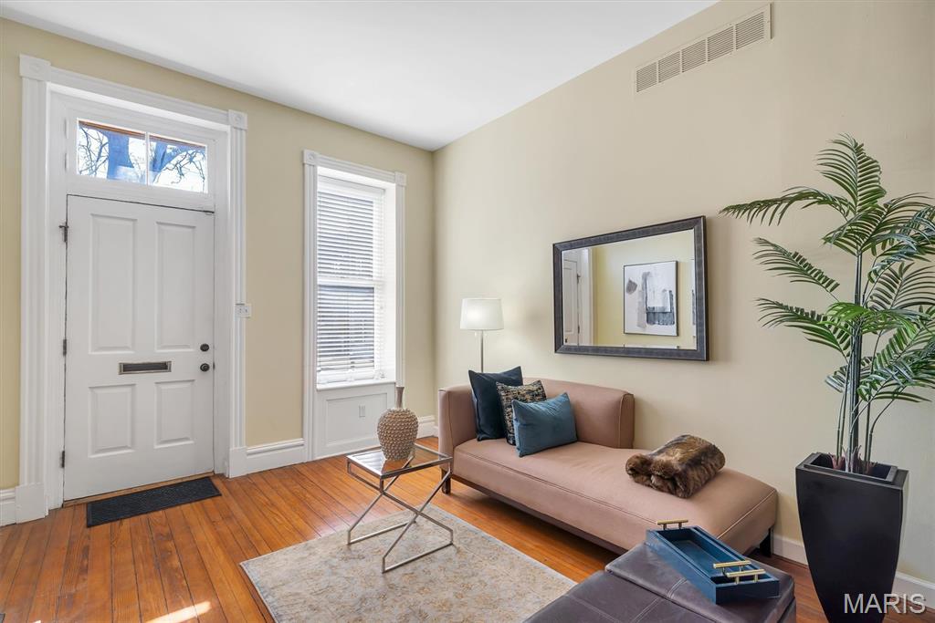 Laclede S Lynch St - Residential