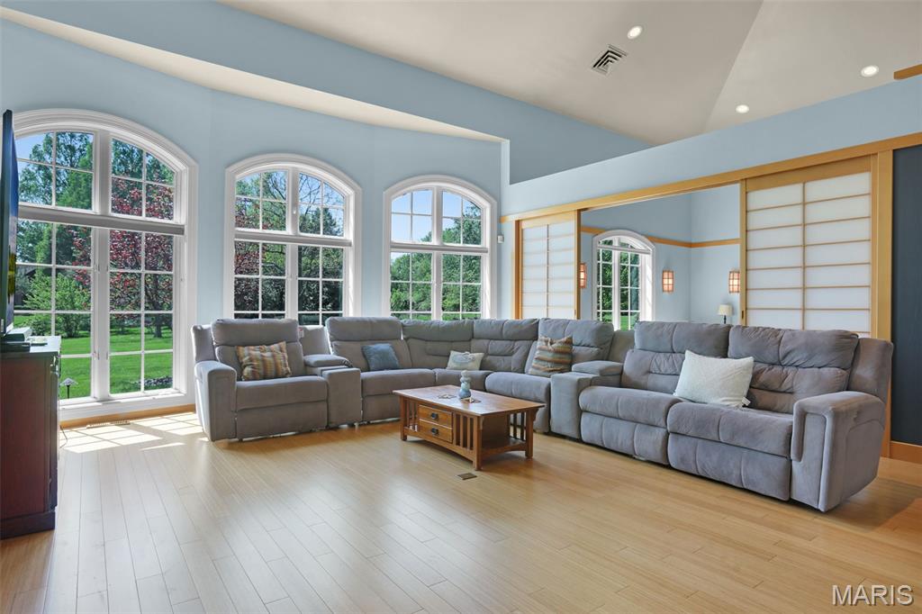 Shiloh, Illinois, 62221, United States, 7 Bedrooms Bedrooms, ,11 BathroomsBathrooms,Residential,Active,2052099