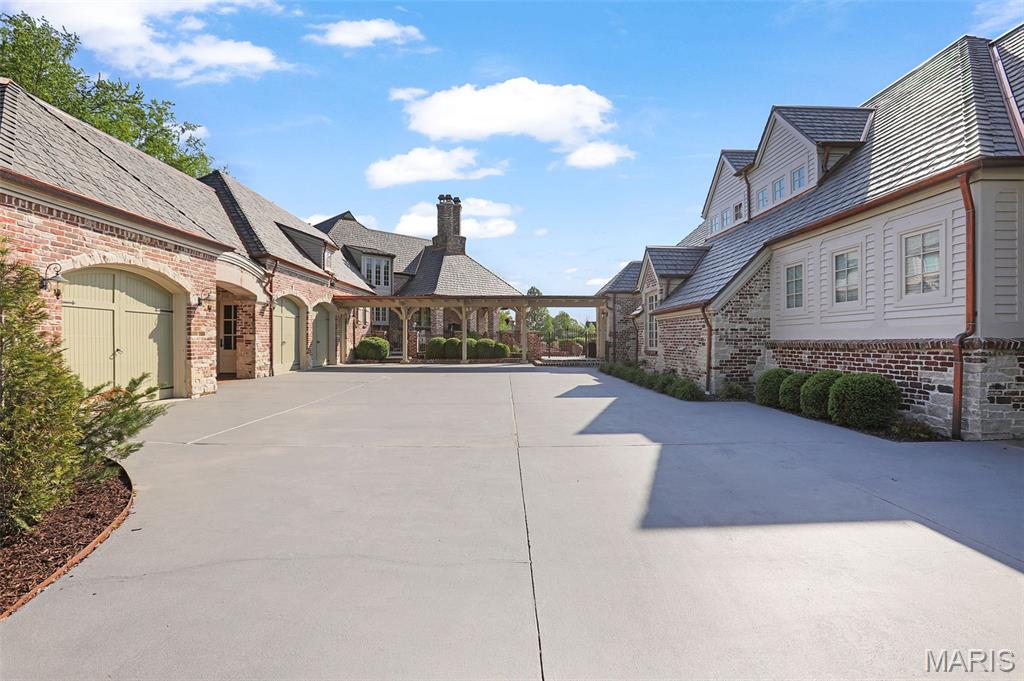 Shiloh, Illinois, 62221, United States, 7 Bedrooms Bedrooms, ,11 BathroomsBathrooms,Residential,Active,2052099
