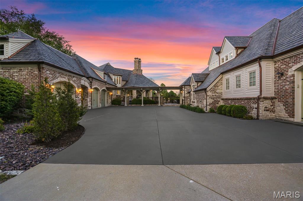 Shiloh, Illinois, 62221, United States, 7 Bedrooms Bedrooms, ,11 BathroomsBathrooms,Residential,Active,2052099