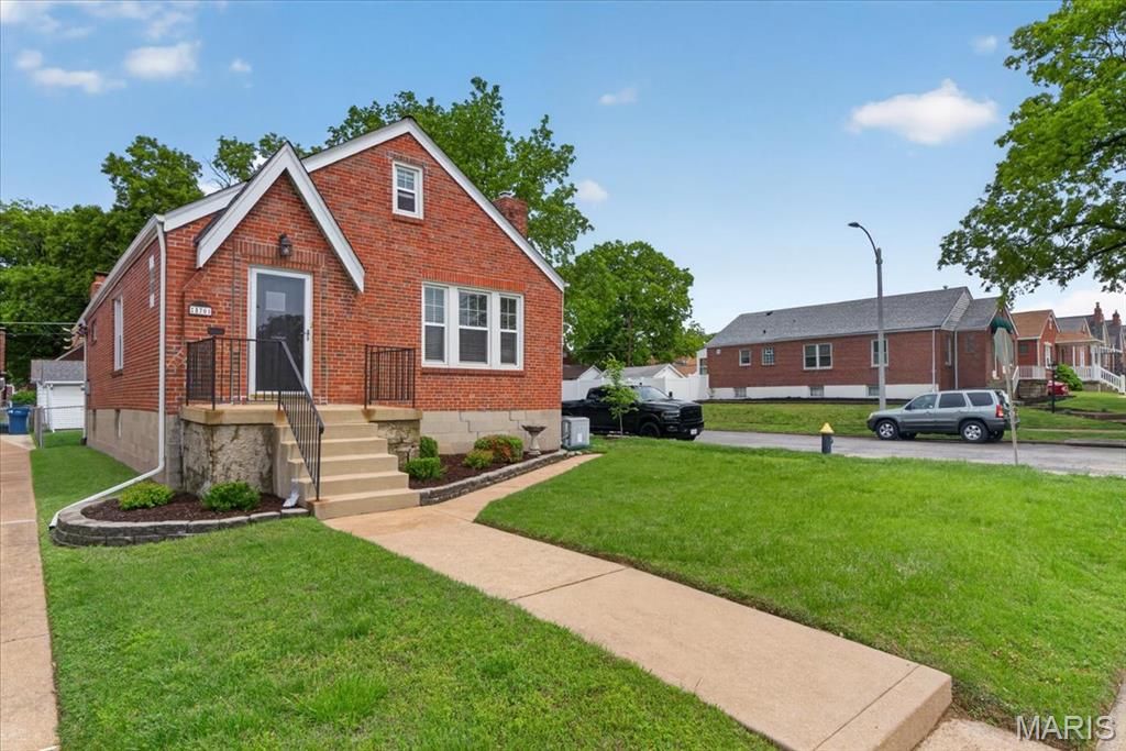 Photo of 5701 Pernod Avenue, St Louis, MO 63139 (MLS # 26025379)