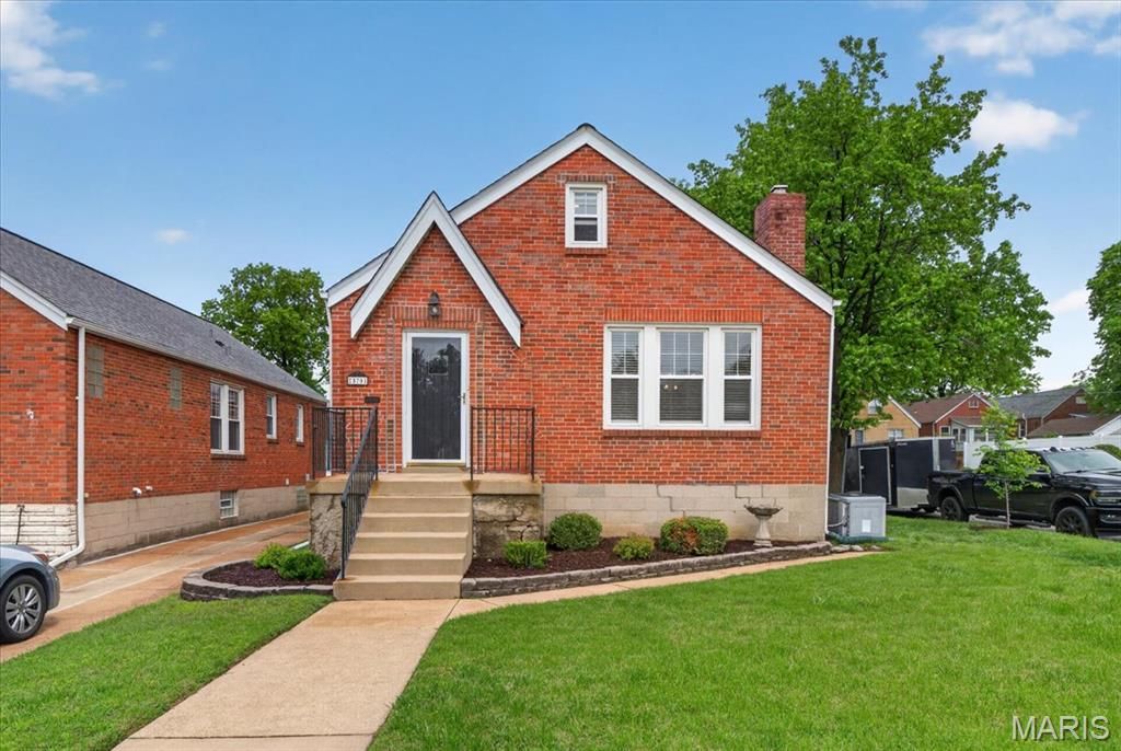 Photo of 5701 Pernod Avenue, St Louis, MO 63139 (MLS # 26025379)