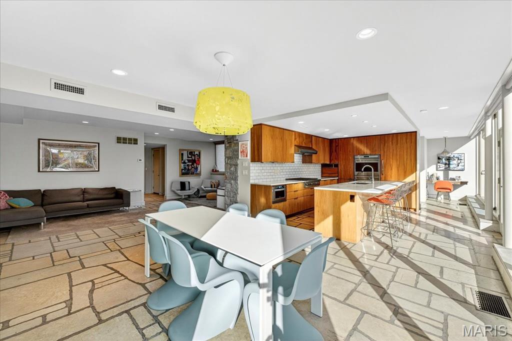 Brentmoor Park Amd - Residential