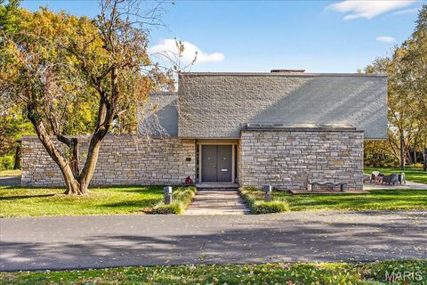 12 E Brentmoor Park Clayton MO 63105