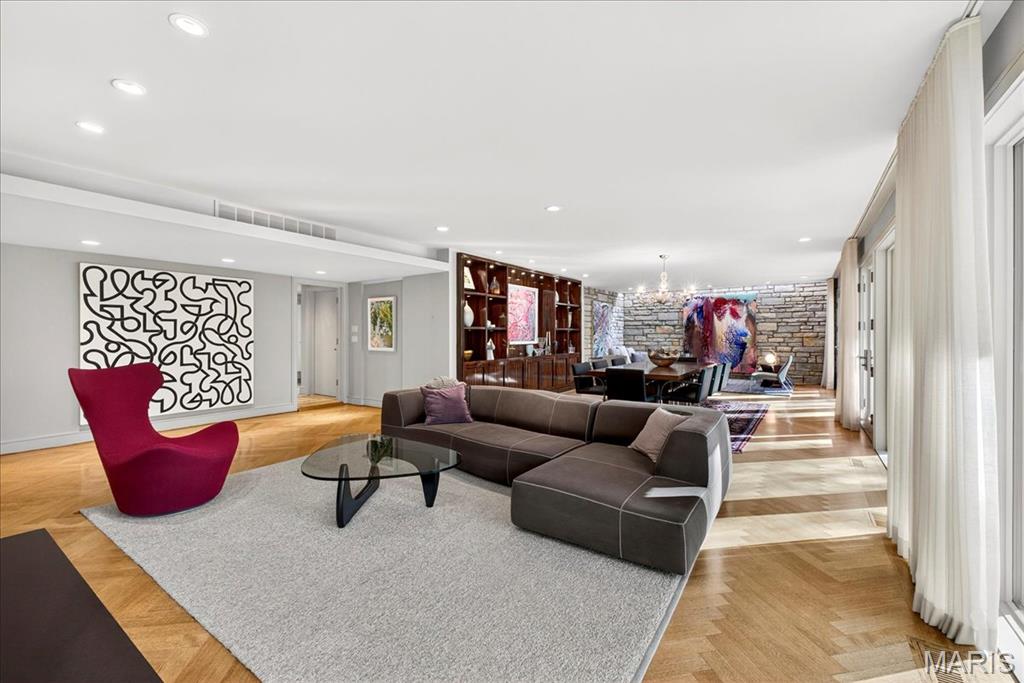 Brentmoor Park Amd - Residential