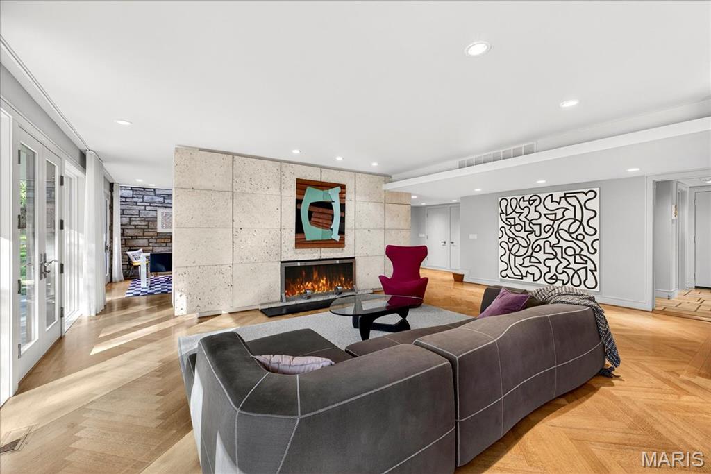 Brentmoor Park Amd - Residential