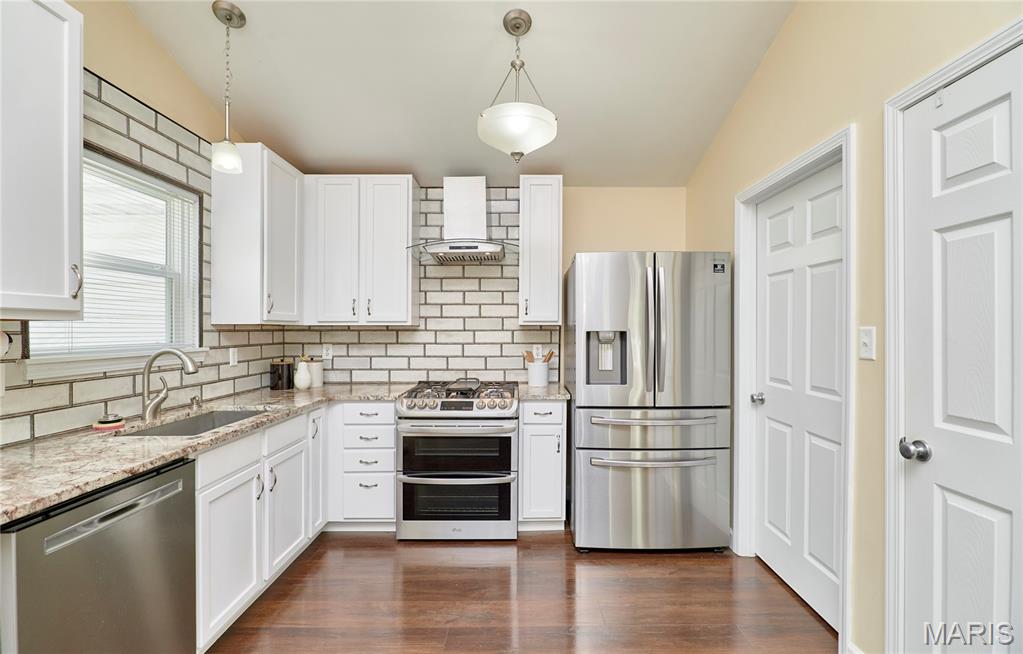 1225 Woodside Drive