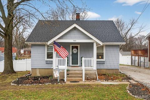 Photo of 969 N Castello Street, Florissant, MO 63031 (MLS # 25082517)
