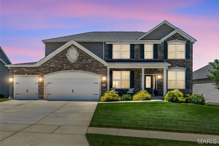 Stunning newer construction home in the highly desirable Lake St. Louis area! Built in 2020, this spacious 4-bedroom, 2.5-bath home offers nearly 3,000 sq ft of thoughtfully designed living space on a generous lot adjacent to a quiet cul-de-sac!
Step inside to discover 9-foot ceilings on the main floor and a dramatic two-story great room featuring a soaring bay window wall, abundant natural light, and an extra-large gas fireplace with blower. The open-concept layout is ideal for both everyday living and entertaining.
The chef’s kitchen is loaded with upgrades including a large quartz island, dual wall ovens, gas cooktop, and an oversized walk-in pantry. Upstairs, the spacious primary suite offers a relaxing retreat with a large walk-in closet, soaking tub, oversized shower, and convenient upper-level laundry room nearby.
Outdoor living is equally impressive with a covered composite deck overlooking the fully fenced backyard complete with in-ground sprinklers and a custom patio featuring a built-in firepit and plenty of room for seating and entertaining.
The oversized 3-car garage includes insulated garage doors (2025), insulated and drywalled walls (2026), added storage shelving (2024), and a NEMA 14-50 receptacle for EV charging installed in 2020. Additional updates and features include backyard fencing (2023), in-ground sprinkler system (2024), buried downspouts and sump outlet with PVC piping and mitered drains (2024), whole-house humidifier (2023), fiber internet connection through Gateway Fiber (2024), and upgraded Toto toilets in all bathrooms.
The unfinished basement offers a rough in bathroom and additional flexible living space for a home gym, rec room, office, or future expansion. Located within the award-winning Wentzville School District with easy access to shopping, dining, parks, and major highways, this move-in-ready home truly checks all the boxes!