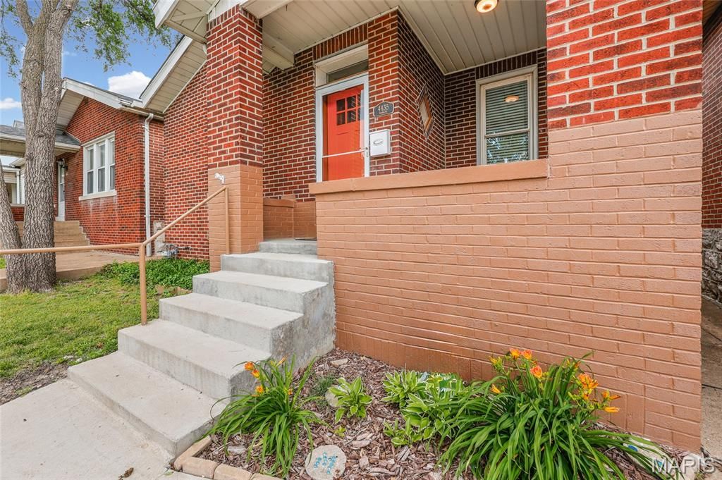 Photo of 4435 Itaska Street, St Louis, MO 63116 (MLS # 26025681)