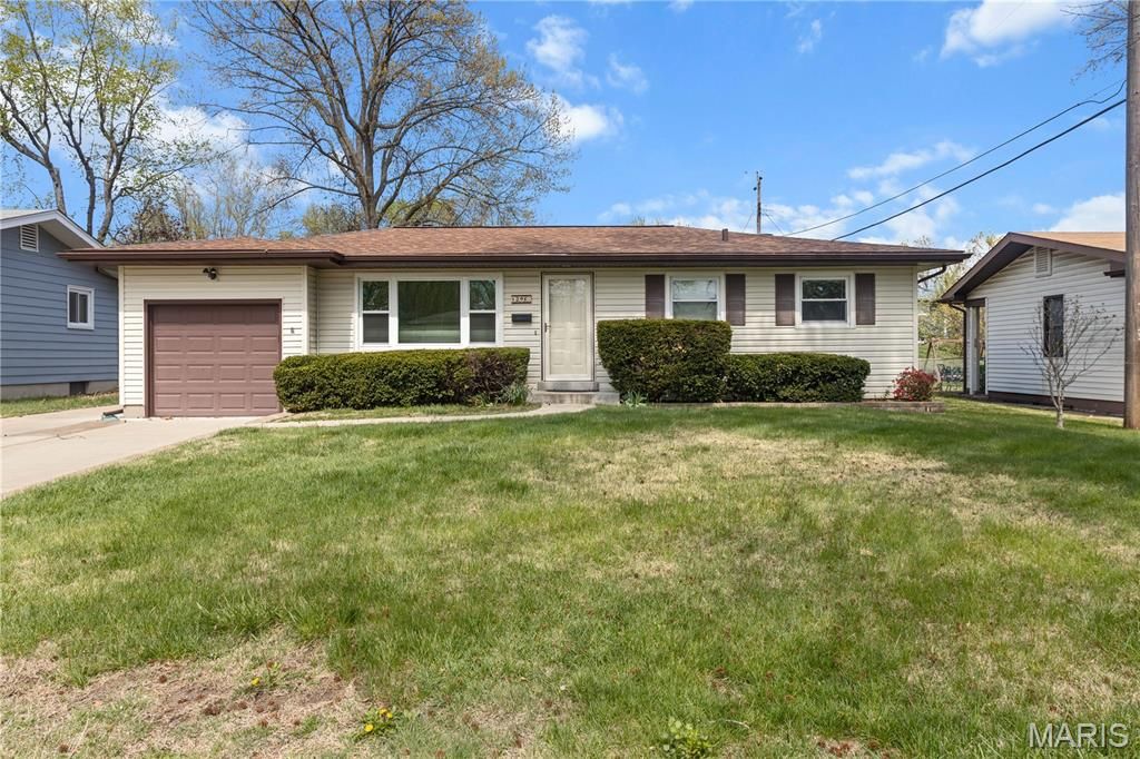 Photo of 1295 Del Rey Drive, Florissant, MO 63031 (MLS # 26020747)