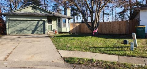 Photo of 1521 Royal Oak Court, OFallon, IL 62269 (MLS # 26016605)