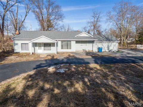 147 Elmgrove Avenue Hazelwood MO 63042