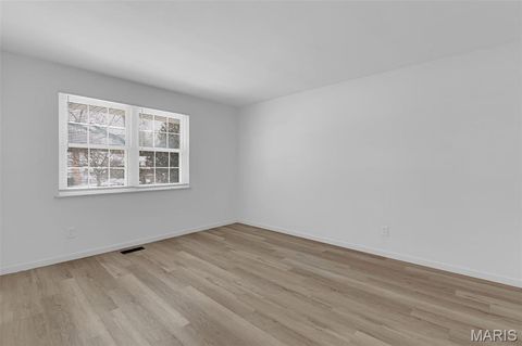 Tiny photo for 504 Thornlea Court, Ballwin, MO 63011 (MLS # 25079716)