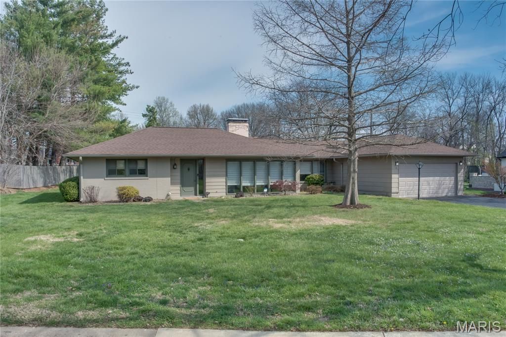 Photo of 5 Stacy Drive, Olivette, MO 63132 (MLS # 26019704)