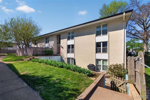 Tiny photo for 10469 Briarbend Drive #7, Creve Coeur, MO 63146 (MLS # 26021434)