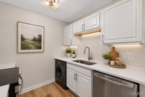 Tiny photo for 10469 Briarbend Drive #7, Creve Coeur, MO 63146 (MLS # 26021434)