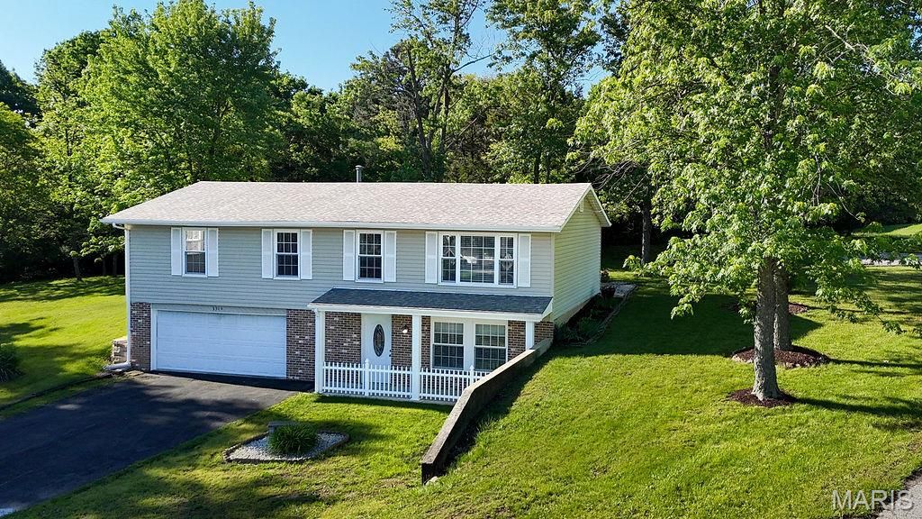 Photo of 3344 Woodland Trl Trl, Imperial, MO 63052 (MLS # 26026595)
