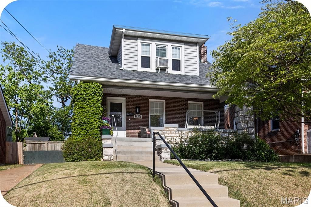 Photo of 2031 Bellevue Avenue, Maplewood, MO 63143 (MLS # 26025745)