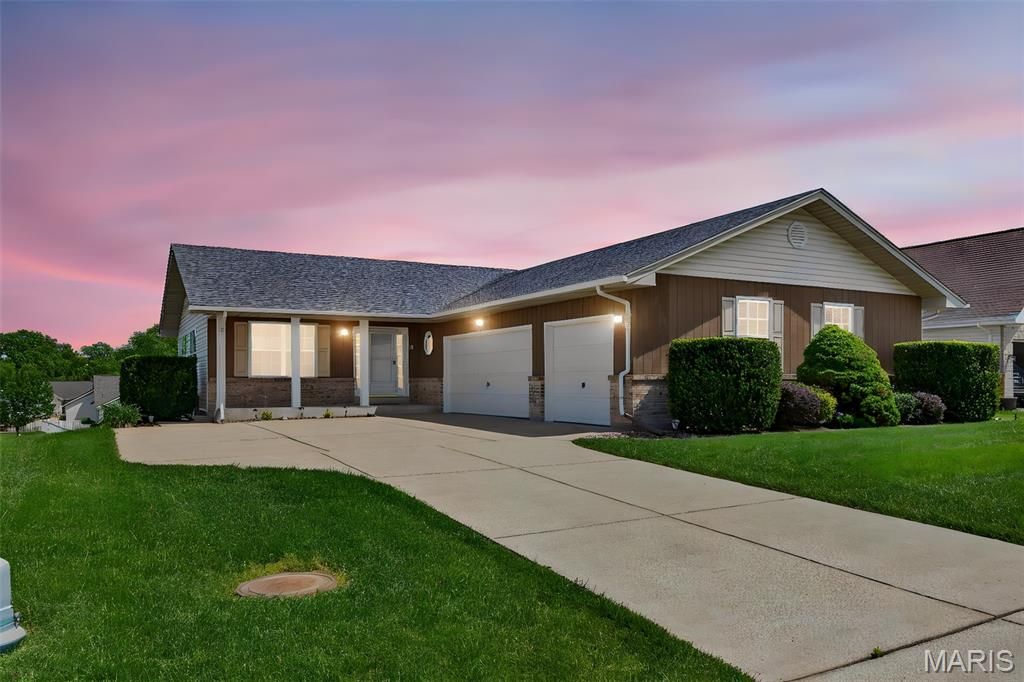 Photo of 8 Meramec Shores Court, OFallon, MO 63366 (MLS # 26022033)