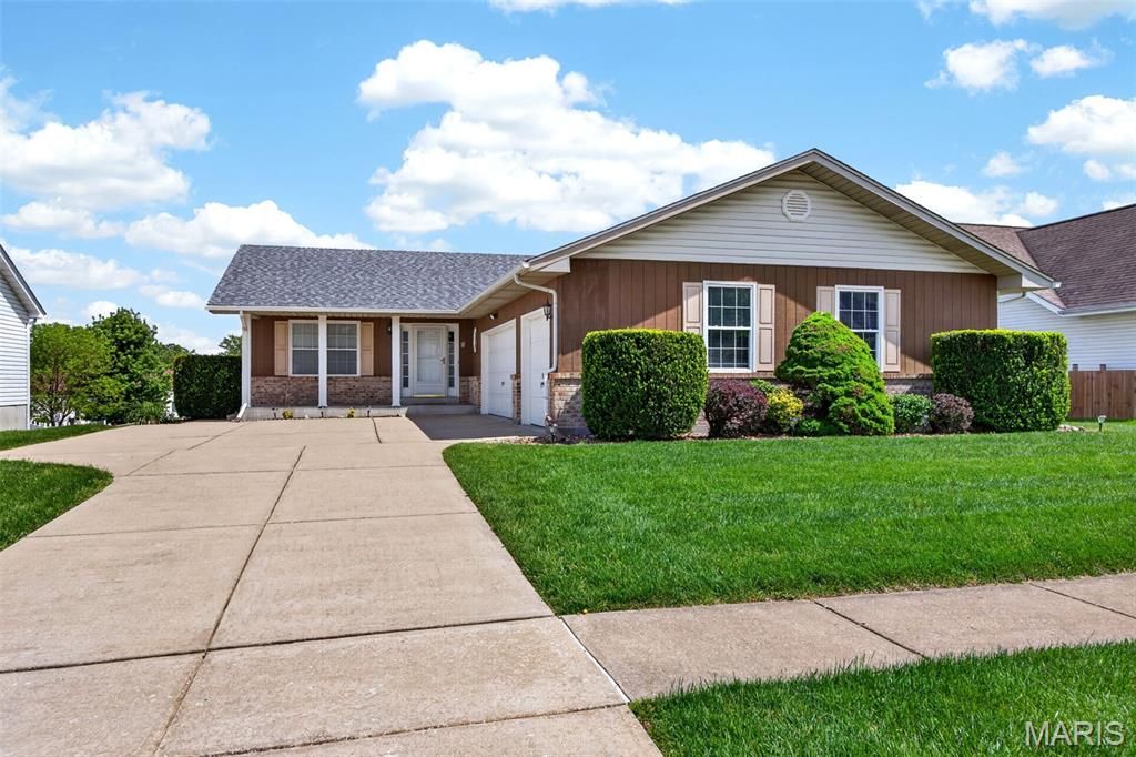 Photo of 8 Meramec Shores Court, OFallon, MO 63366 (MLS # 26022033)