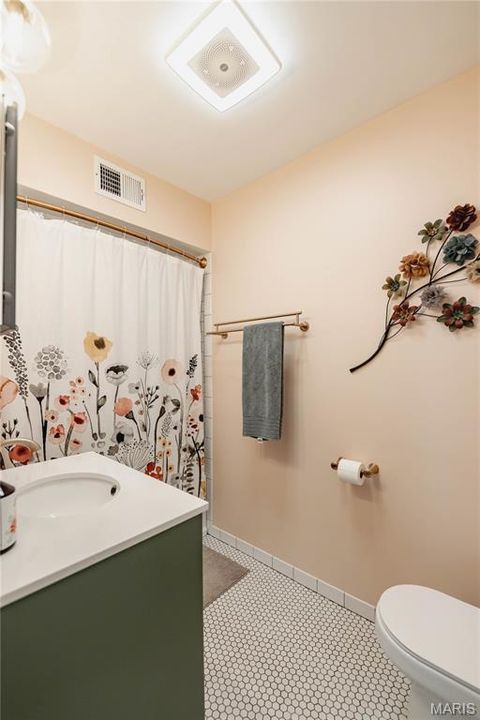 Tiny photo for 7328 Ravinia Drive, Pasadena Hills, MO 63121 (MLS # 26019070)