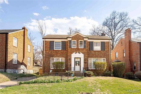 Photo of 7328 Ravinia Drive, Pasadena Hills, MO 63121 (MLS # 26019070)