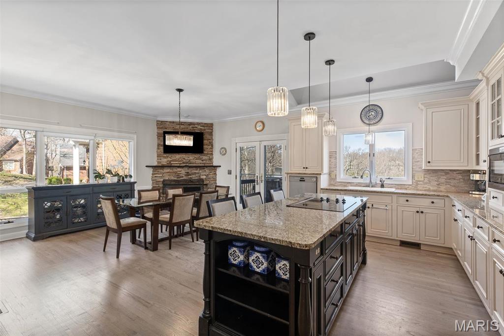 Kingspointe - Residential