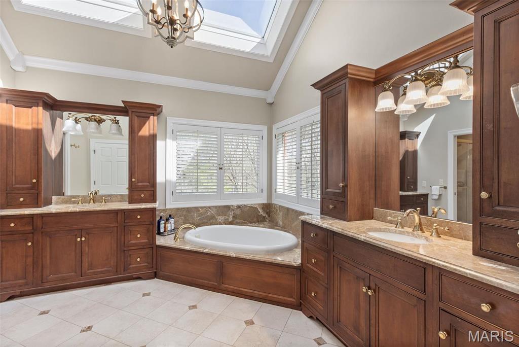 Kingspointe - Residential