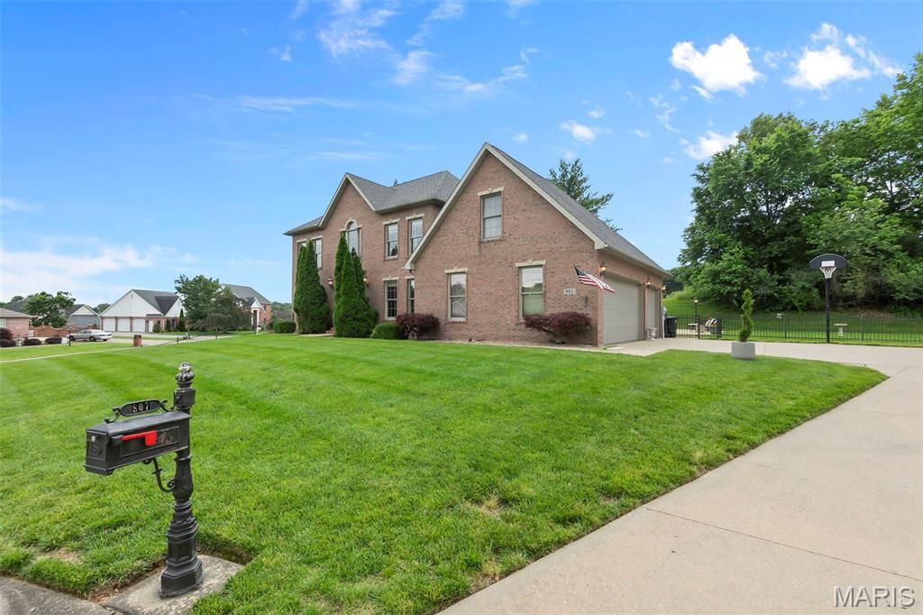 Photo of 807 Caribou Court, Cape Girardeau, MO 63701 (MLS # 26024296)