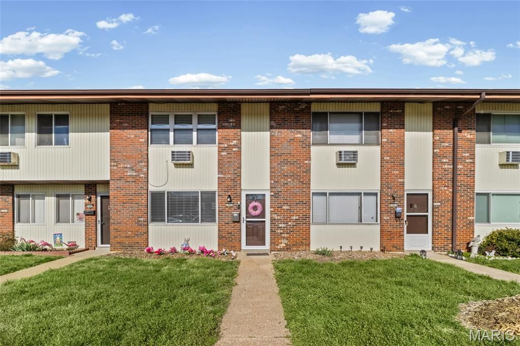 Photo of 7451 Hazelcrest Drive, Hazelwood, MO 63042 (MLS # 26017064)