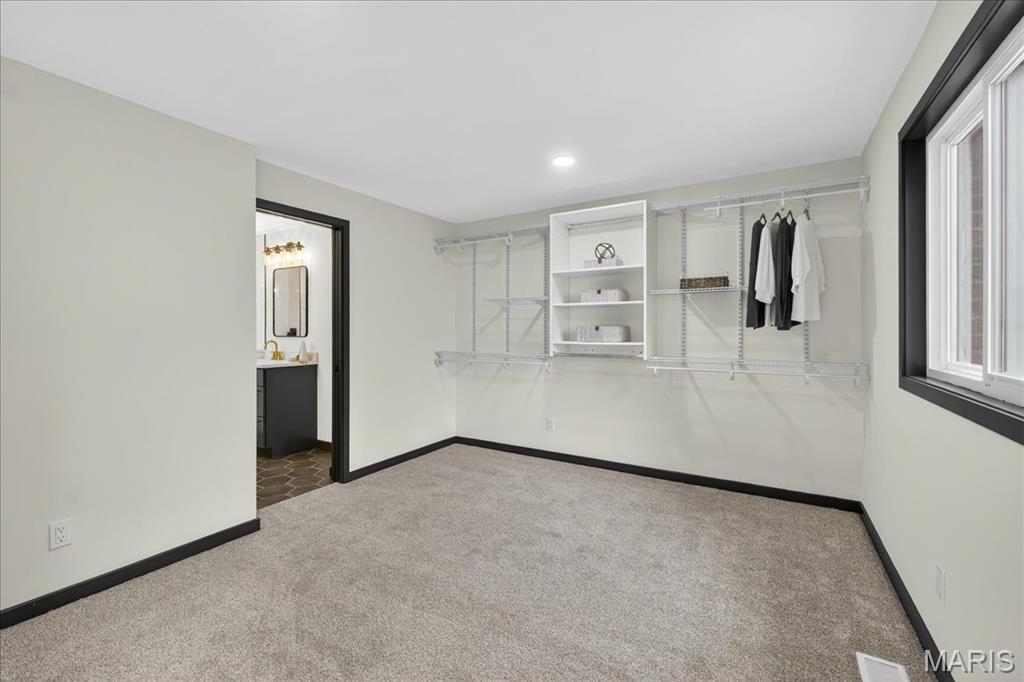 St Louis, Missouri 63132, United States, 4 Bedrooms Bedrooms, ,3 BathroomsBathrooms,Residential,Pending,182494