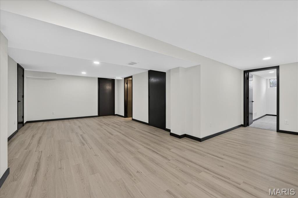 St Louis, Missouri 63132, United States, 4 Bedrooms Bedrooms, ,3 BathroomsBathrooms,Residential,Pending,182494