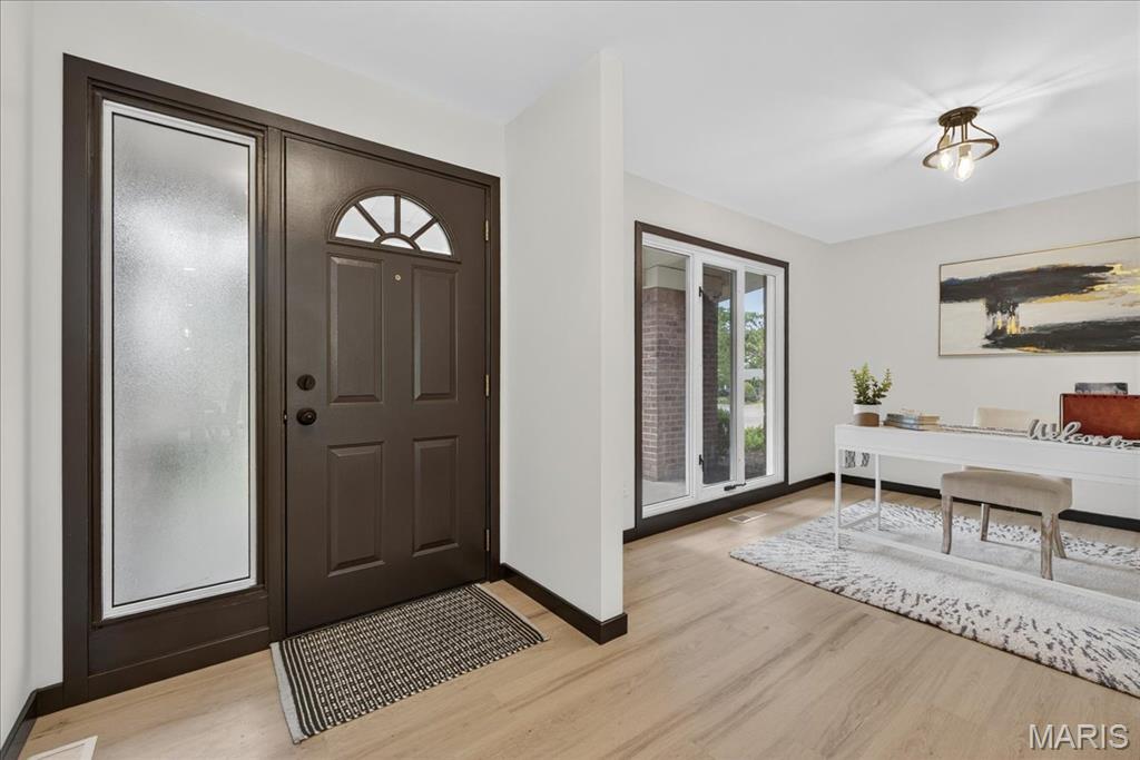 St Louis, Missouri 63132, United States, 4 Bedrooms Bedrooms, ,3 BathroomsBathrooms,Residential,Pending,182494