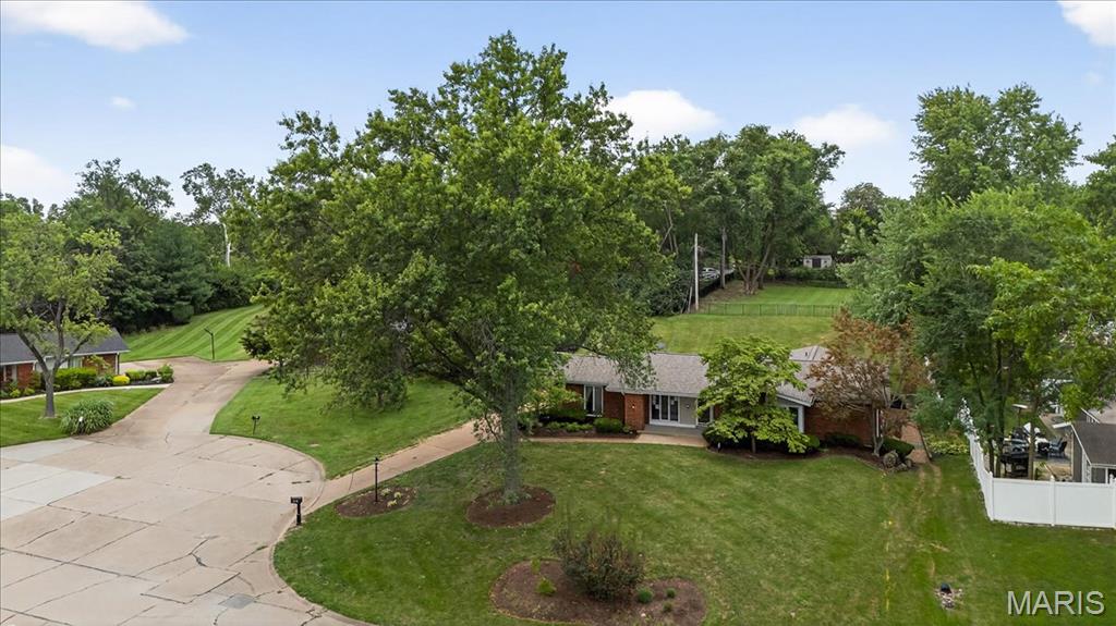 St Louis, Missouri 63132, United States, 4 Bedrooms Bedrooms, ,3 BathroomsBathrooms,Residential,Pending,182494