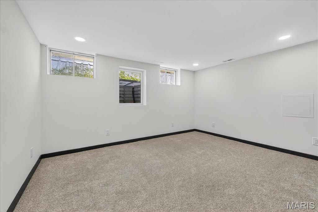 St Louis, Missouri 63132, United States, 4 Bedrooms Bedrooms, ,3 BathroomsBathrooms,Residential,Pending,182494