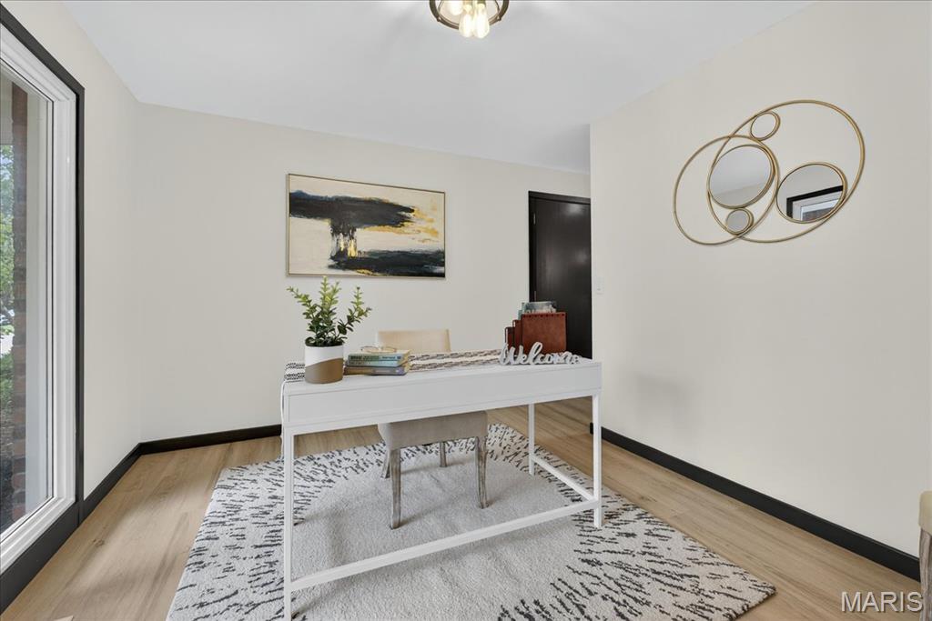 St Louis, Missouri 63132, United States, 4 Bedrooms Bedrooms, ,3 BathroomsBathrooms,Residential,Pending,182494