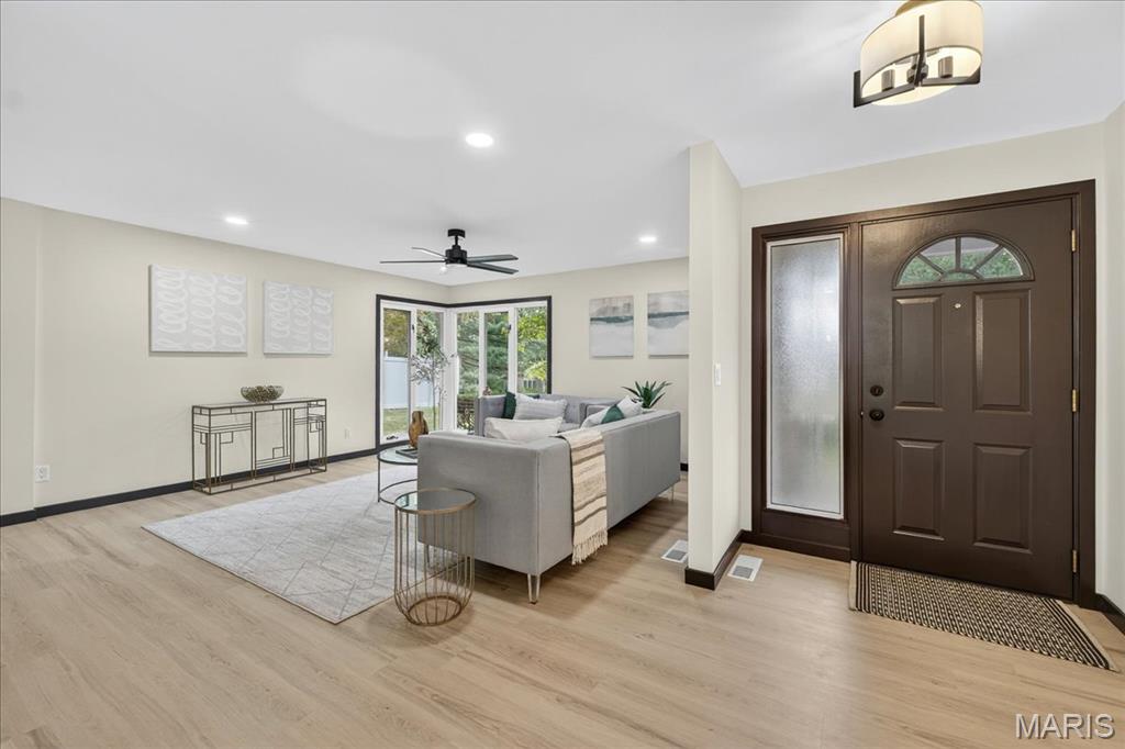 St Louis, Missouri 63132, United States, 4 Bedrooms Bedrooms, ,3 BathroomsBathrooms,Residential,Pending,182494