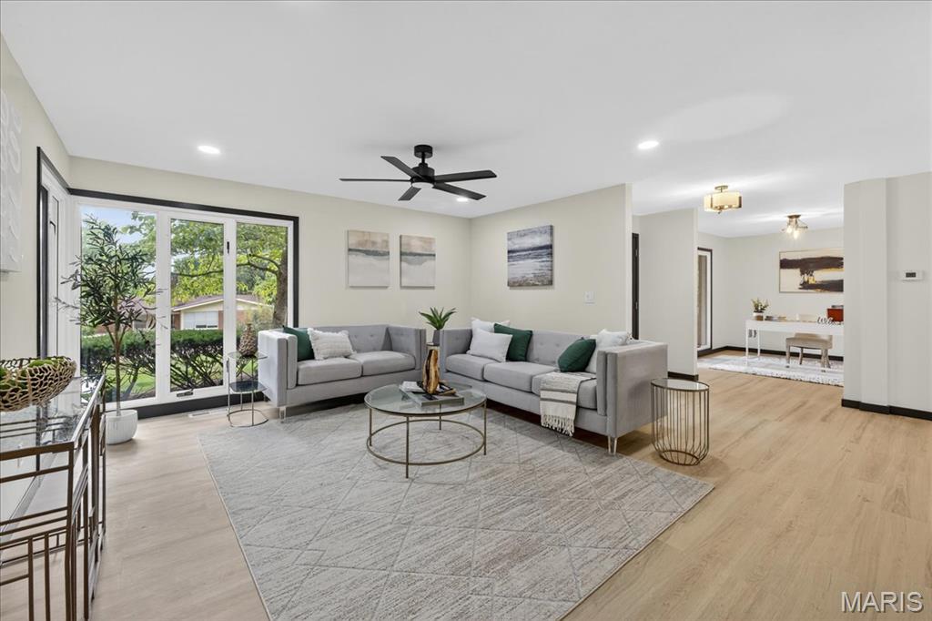 St Louis, Missouri 63132, United States, 4 Bedrooms Bedrooms, ,3 BathroomsBathrooms,Residential,Pending,182494