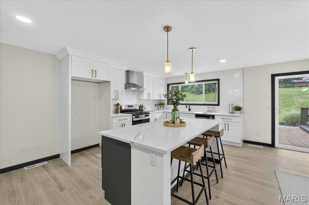 St Louis, Missouri 63132, United States, 4 Bedrooms Bedrooms, ,3 BathroomsBathrooms,Residential,Pending,182494