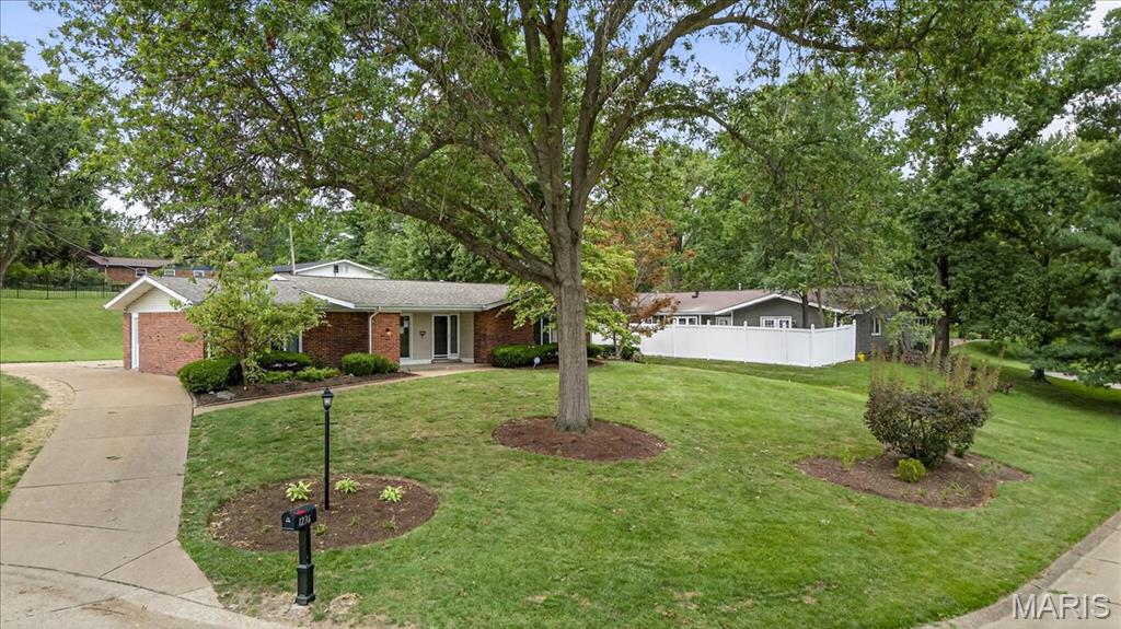 St Louis, Missouri 63132, United States, 4 Bedrooms Bedrooms, ,3 BathroomsBathrooms,Residential,Pending,182494