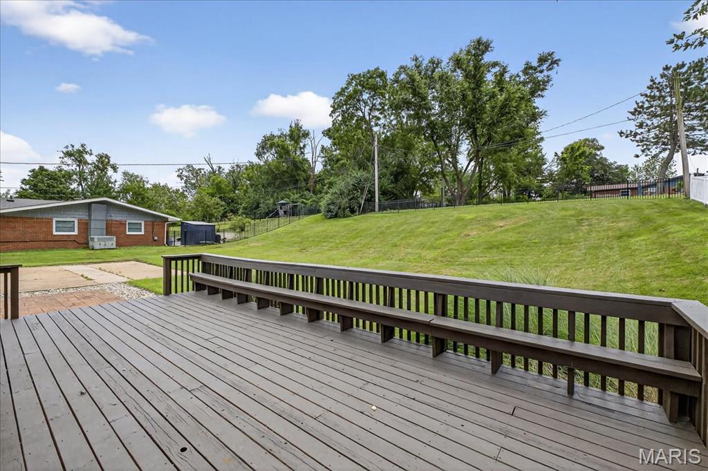 St Louis, Missouri 63132, United States, 4 Bedrooms Bedrooms, ,3 BathroomsBathrooms,Residential,Pending,182494