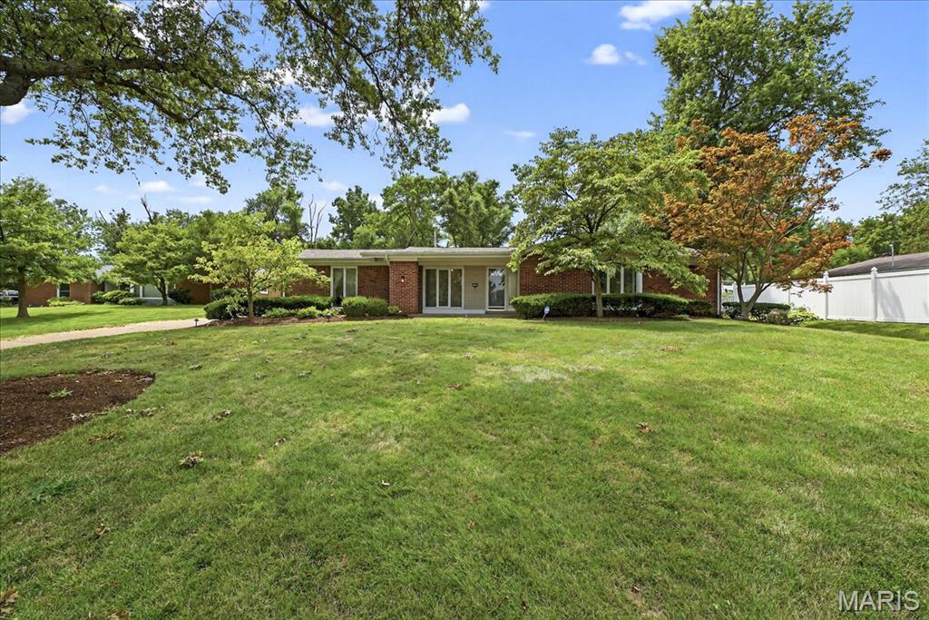 St Louis, Missouri 63132, United States, 4 Bedrooms Bedrooms, ,3 BathroomsBathrooms,Residential,Pending,182494