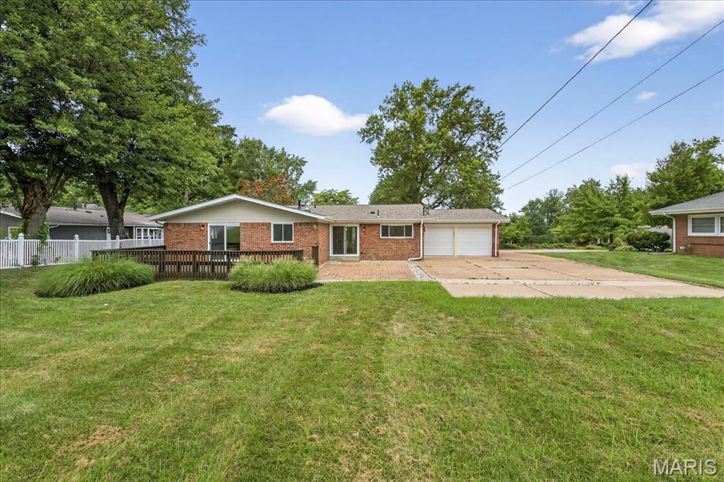 St Louis, Missouri 63132, United States, 4 Bedrooms Bedrooms, ,3 BathroomsBathrooms,Residential,Pending,182494