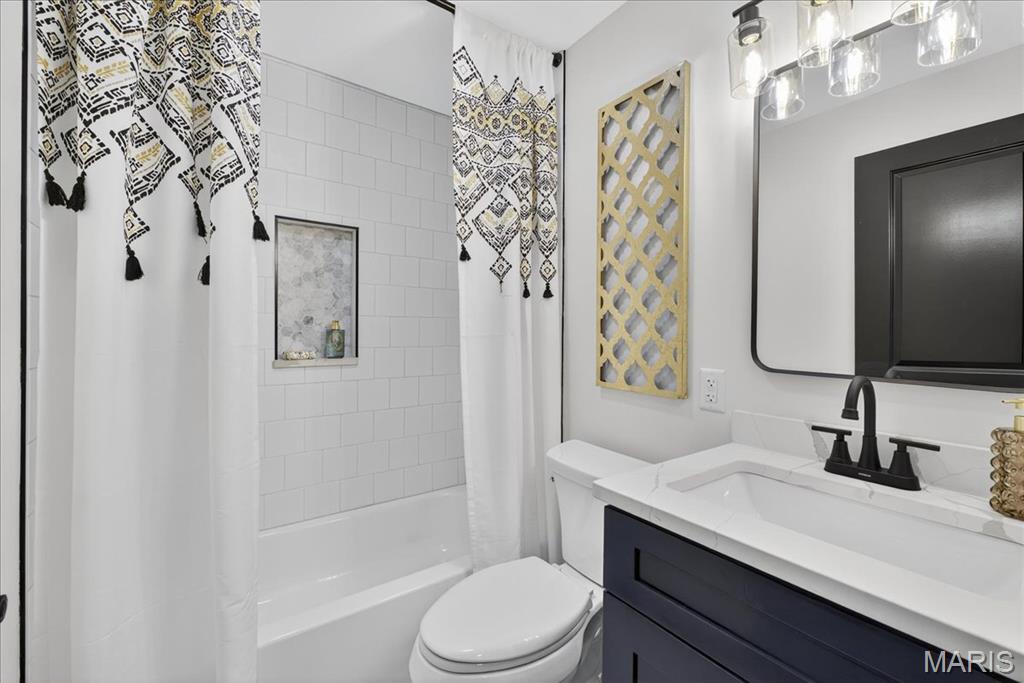 St Louis, Missouri 63132, United States, 4 Bedrooms Bedrooms, ,3 BathroomsBathrooms,Residential,Pending,182494