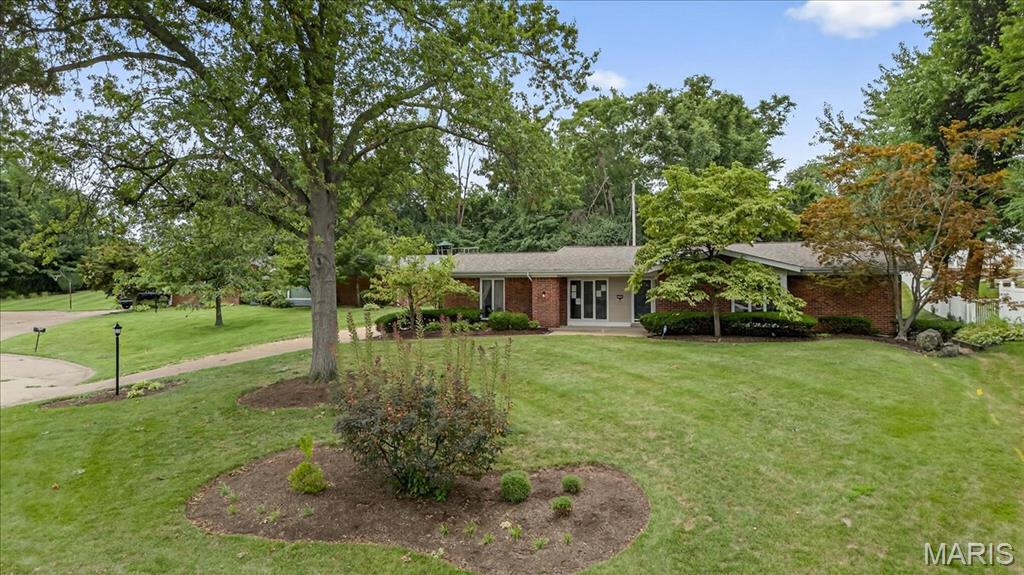 St Louis, Missouri 63132, United States, 4 Bedrooms Bedrooms, ,3 BathroomsBathrooms,Residential,Pending,182494