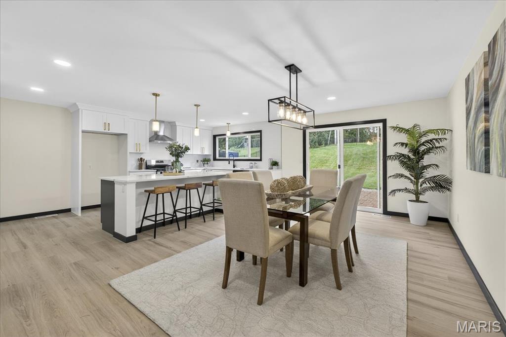 St Louis, Missouri 63132, United States, 4 Bedrooms Bedrooms, ,3 BathroomsBathrooms,Residential,Pending,182494